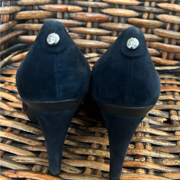 Stuart Weitzman navy suede  Women's Heels in size 7.5 Only worn a few times ! - Picture 2 of 16